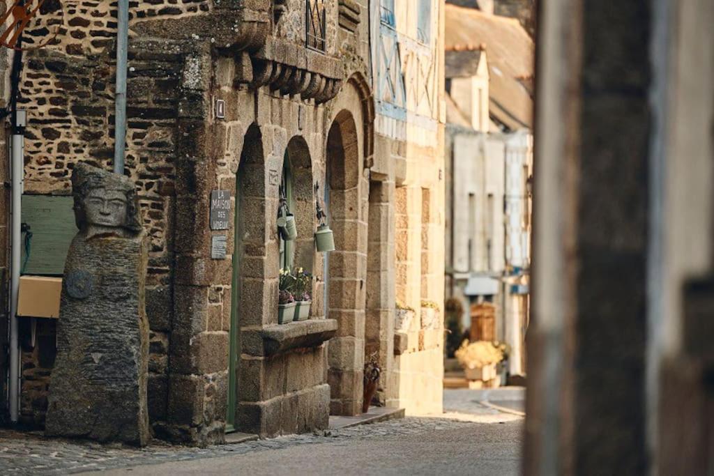 Charmante Maison, Coeur De Bourg Bazouges-la-Pérouse Buitenkant foto